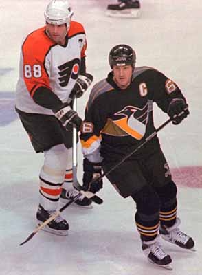 lemieux_lindros_26apr97.jpg